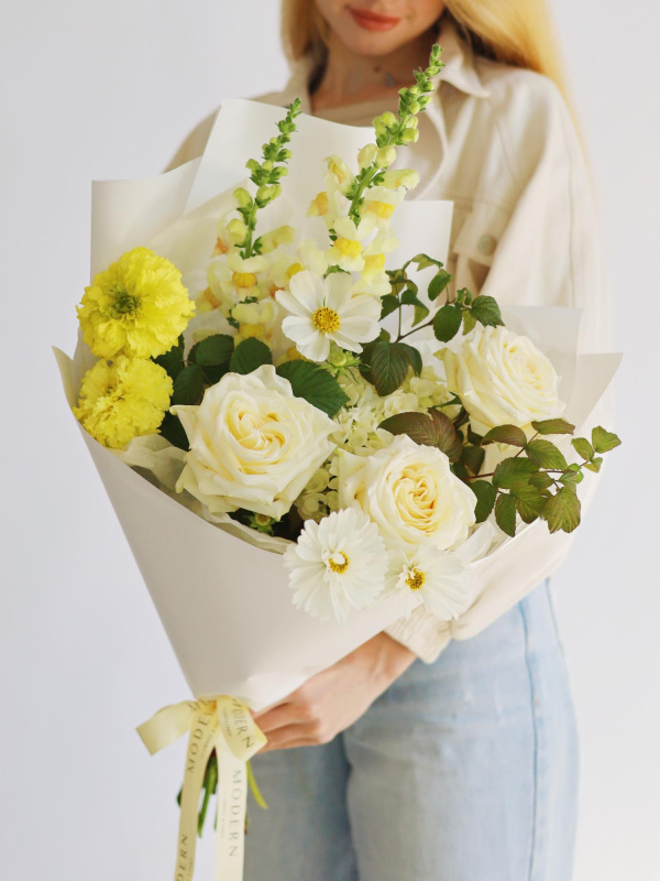 БУКЕТ С БЕЛОЙ ПИОНОВИДНОЙ РОЗОЙ И ГОРТЕНЗИЕЙ