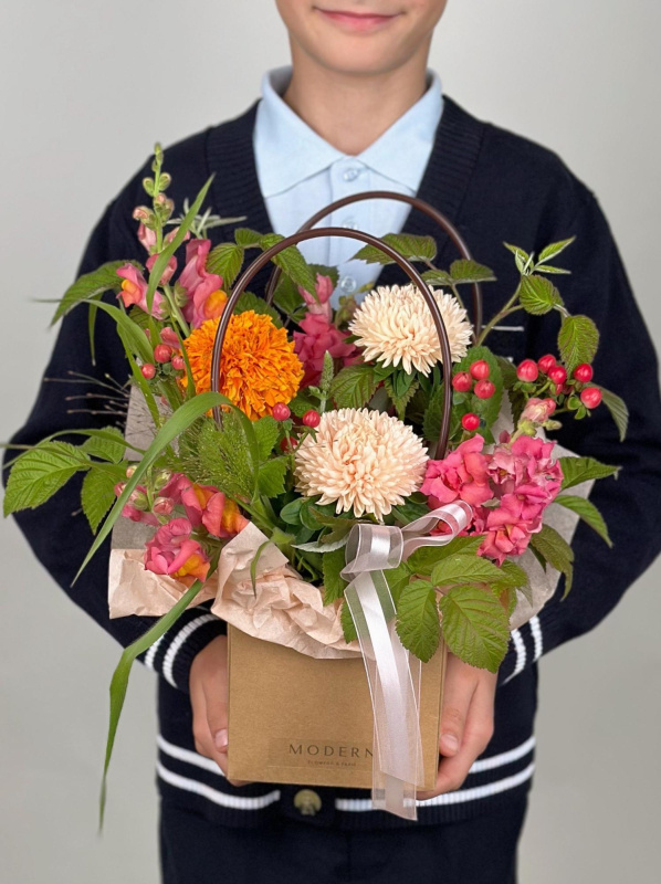 КОМПОЗИЦИЯ ОСЕННЯЯ В ПАКЕТЕ С РУЧКАМИ