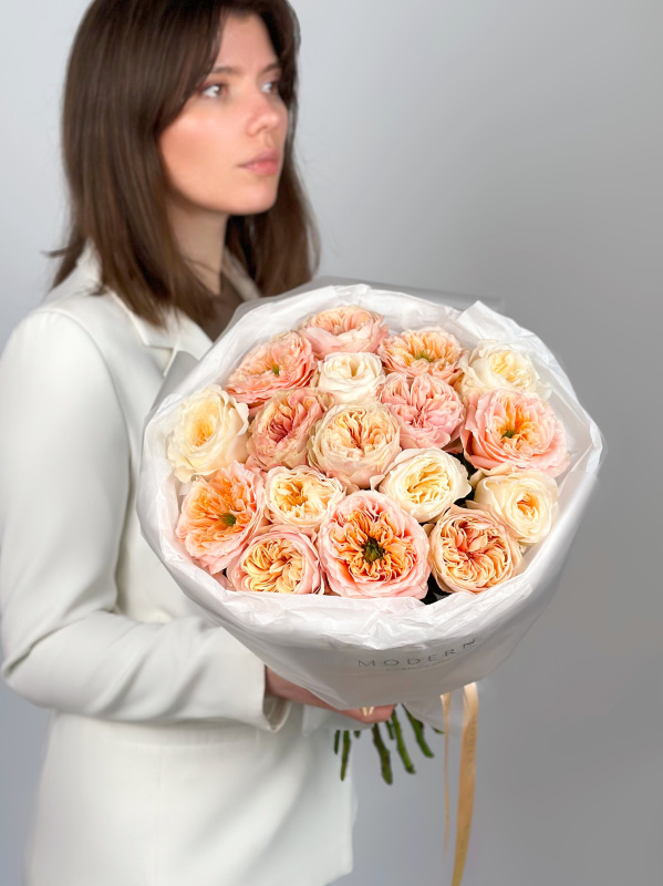 БУКЕТ 17 ПИОНОВИДНЫХ РОЗ