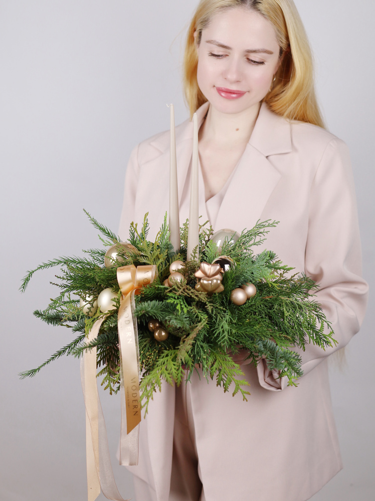 КОМПОЗИЦИЯ СО СВЕЧАМИ НА СТОЛ