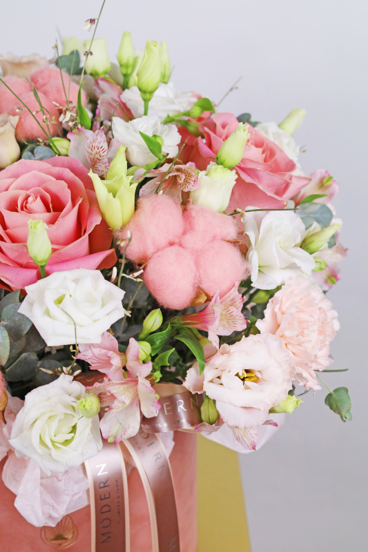 НЕЖНАЯ КОМПОЗИЦИЯ В БАРХАТНОЙ КОРОБКЕ С РОЗОЙ